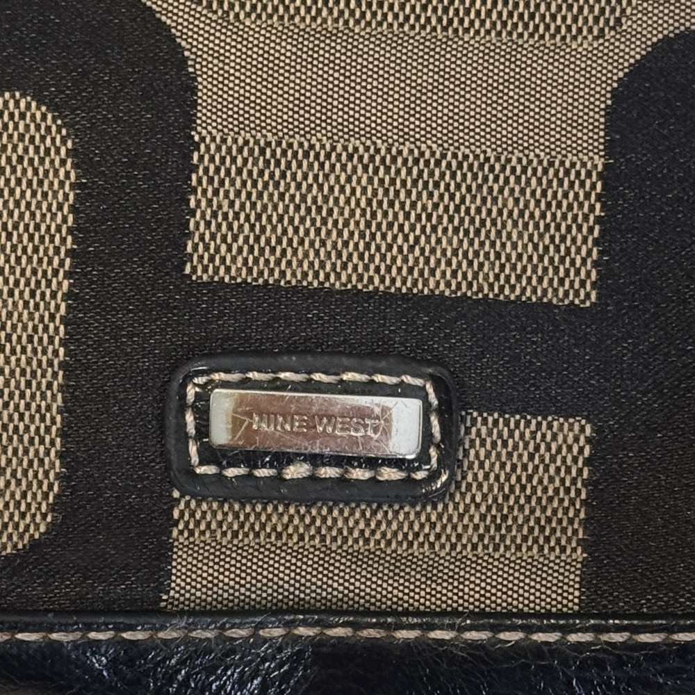 Elegant Black and Brown Nine West Crossbody Bag - Picture 2 of 6